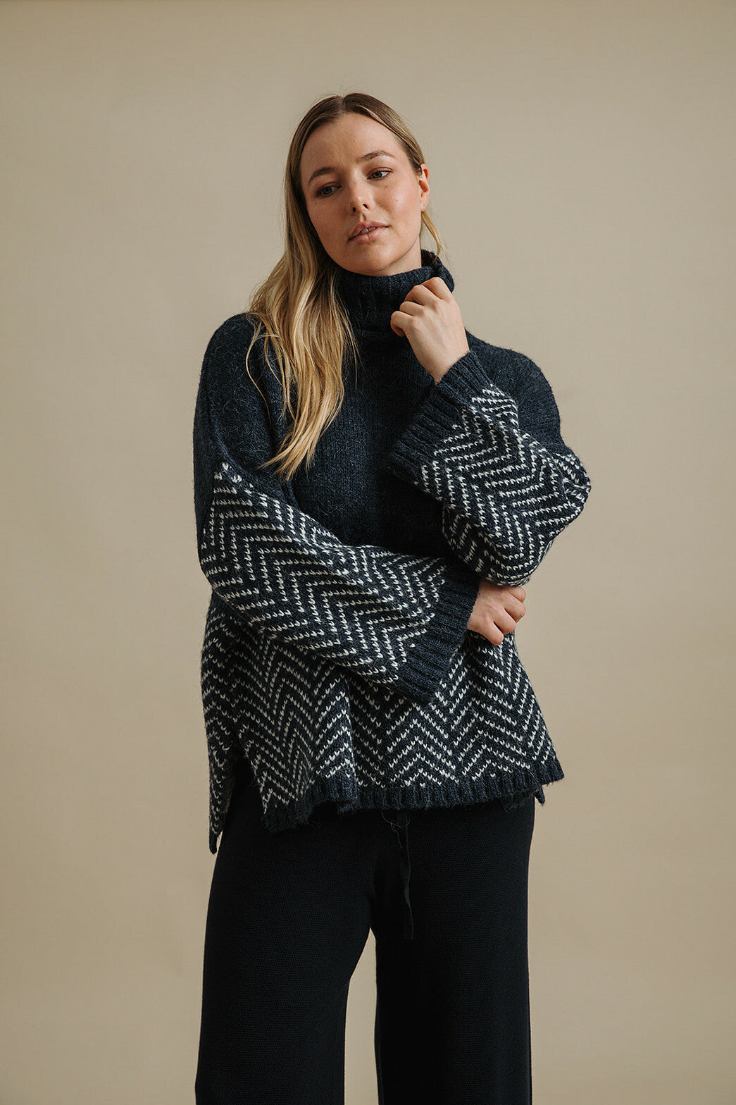 Fuji Rollneck Pullover Ink x Silver