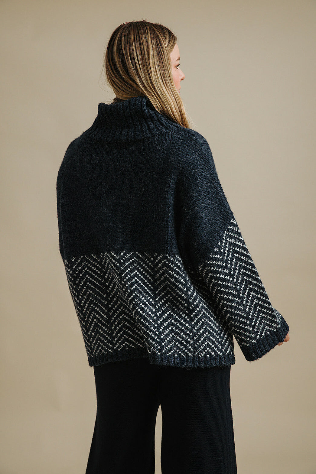 Fuji Rollneck Pullover Ink x Silver