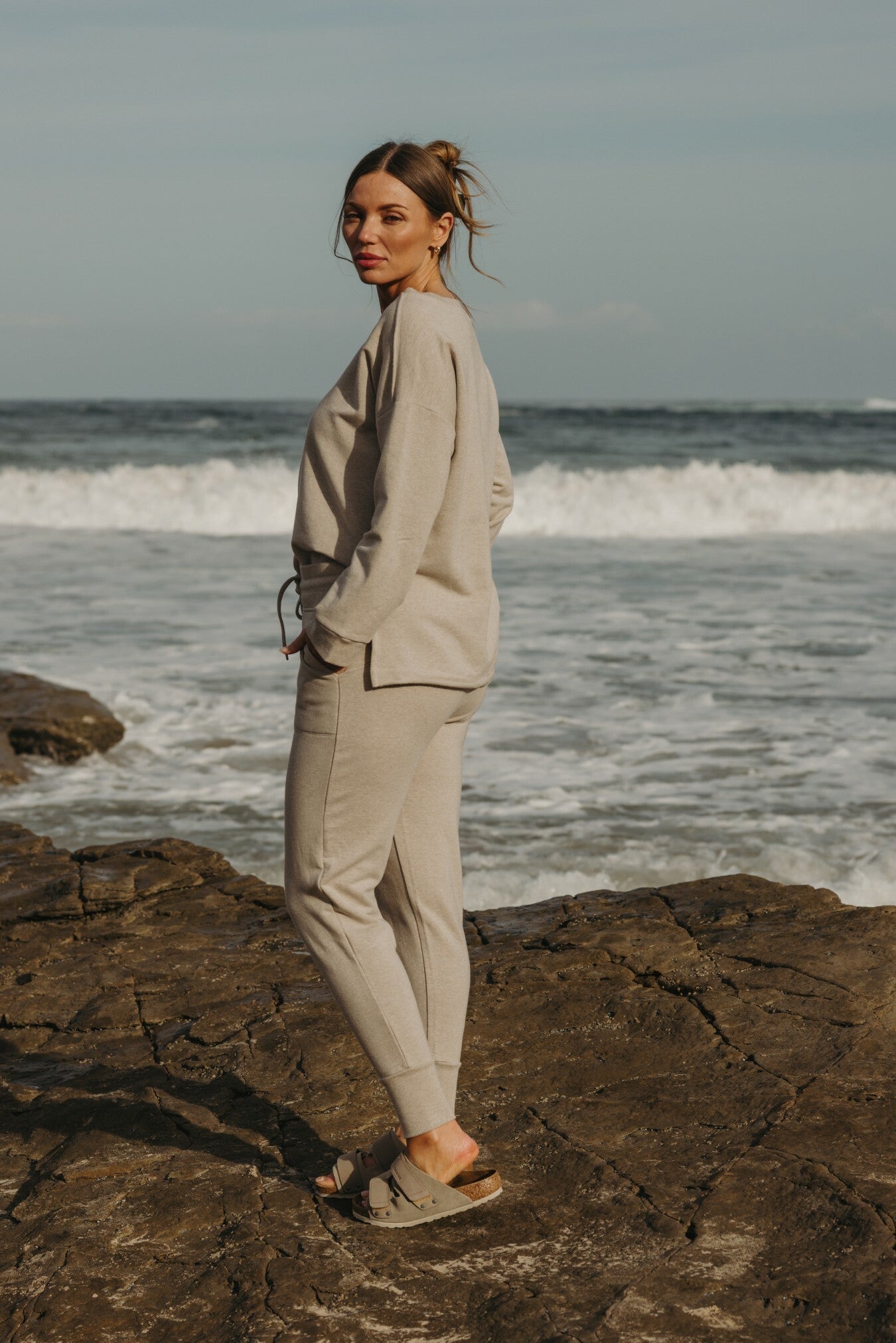 Heavenly Fleece Jogger Wheat