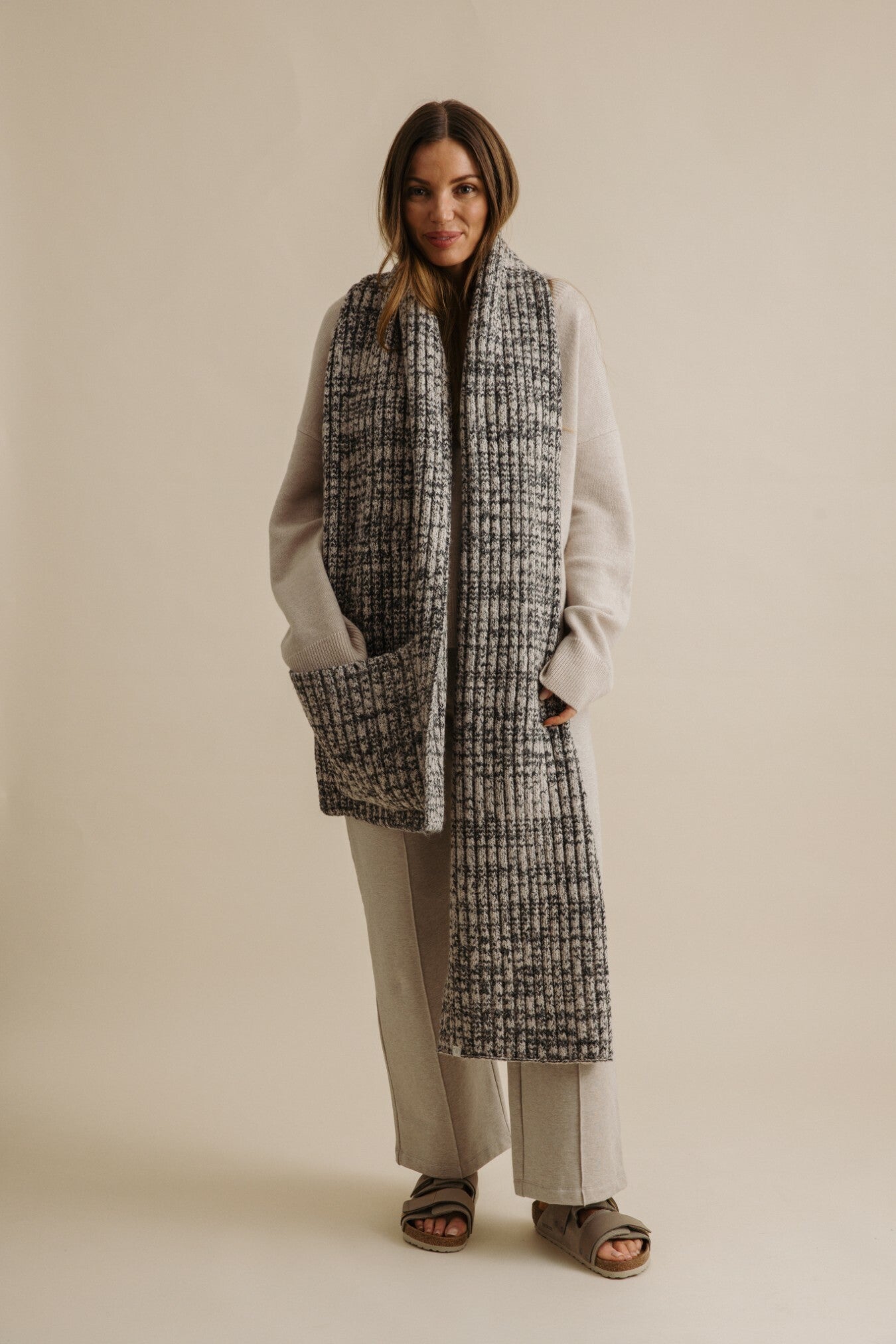 Dreams Rib Twist Scarf Noir x Wheat
