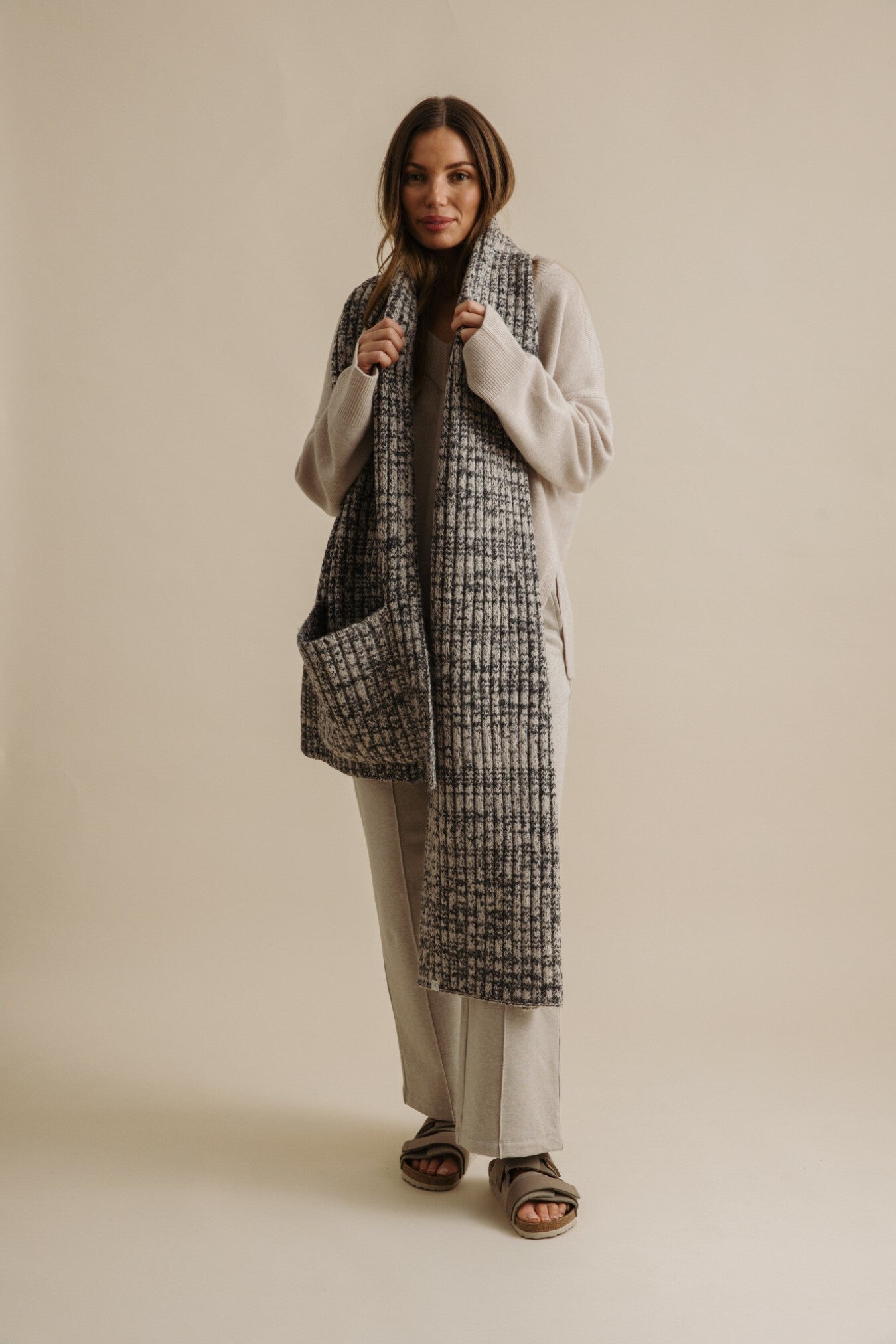 Dreams Rib Twist Scarf Noir x Wheat