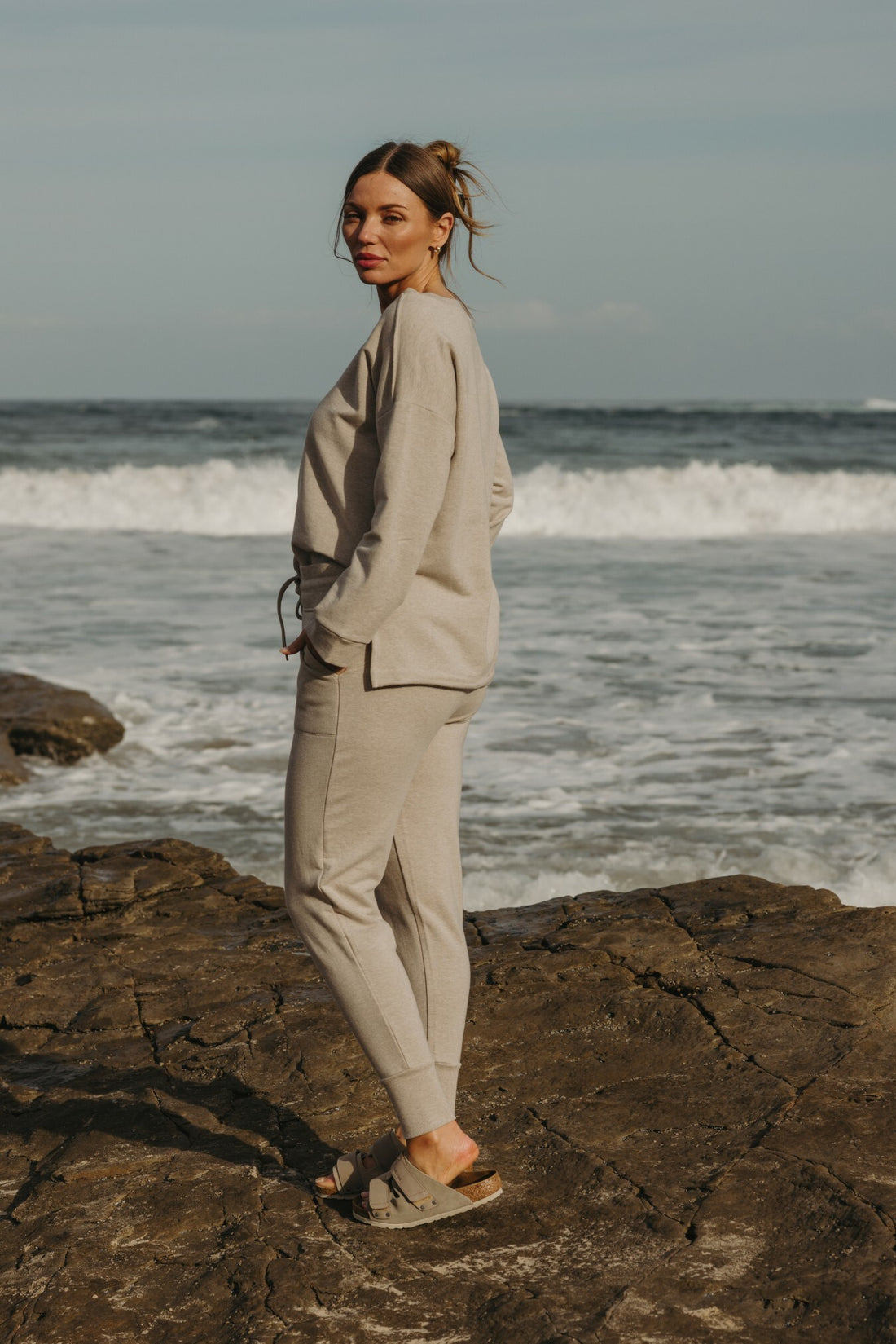 Heavenly Fleece Jogger Wheat